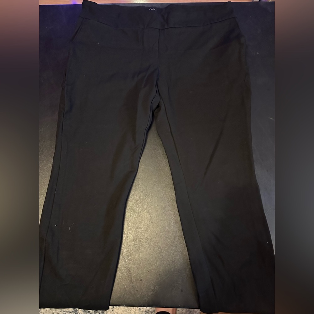 Dalia Black Capris